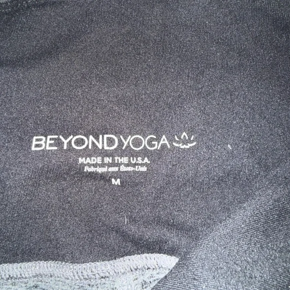 Matching Beyond Yoga yoga leggings and matching bra - Picture 3 of 7